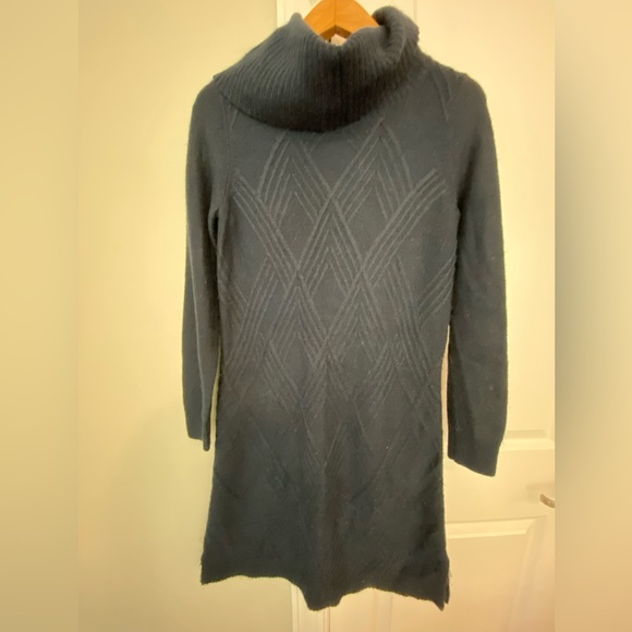 Banana Republic Dresses & Skirts - Banana Republic small tall sweater dress. Good condition.